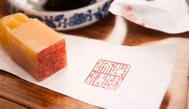 比钻石还贵的石头一克可以卖2亿,假如石头比钻石要贵