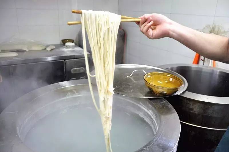 天津拉面简史:第一家拉面馆在哪儿?“老味黄汤拉面”从何而来?
