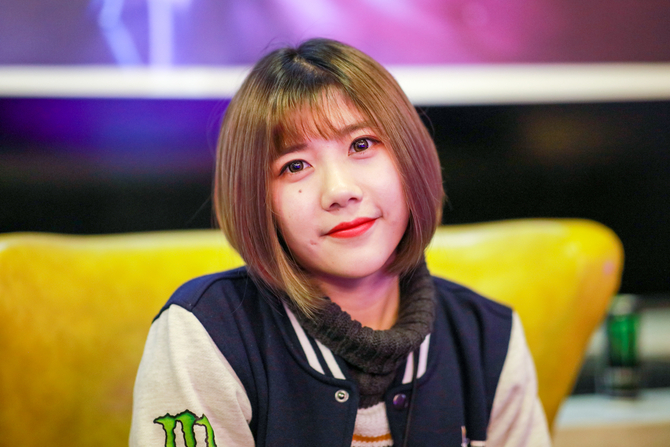 佳能85mmf1.4镜头推荐,佳能85f1.2人像镜头测评