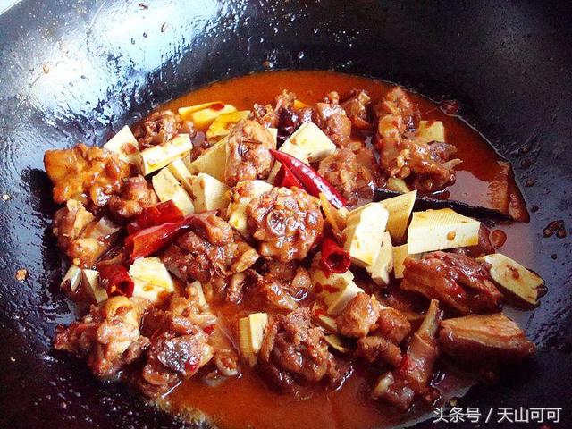 又麻又辣的干锅鸭,干锅鸭怎么做更好吃