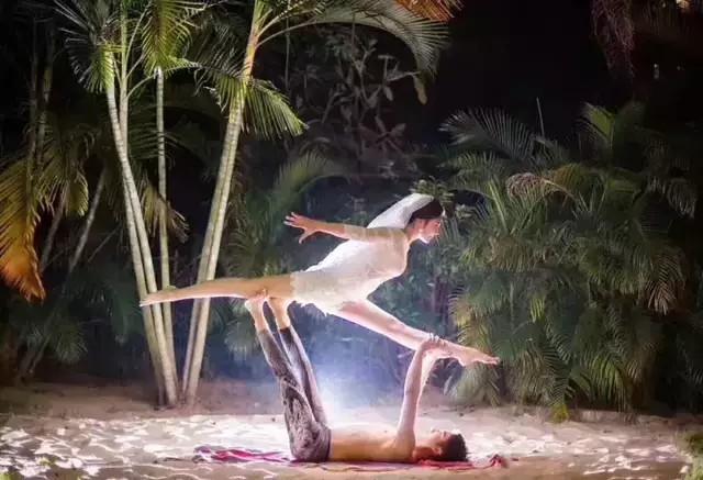 瑜伽婚纱照体式,瑜伽适合拍婚纱照的体式