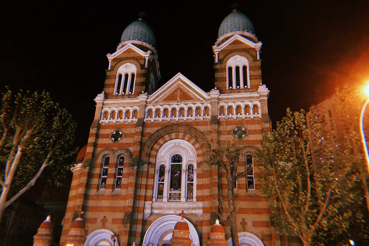 盘点雪天路滑摔倒爆笑场面,自驾游雪地上遇到突发事件