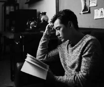 胡歌深夜发圈,胡歌深夜发文感慨万千