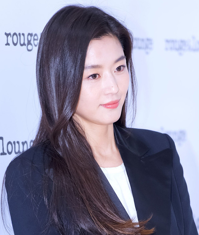 韩国国民女神全智贤,全智贤二胎后首露面