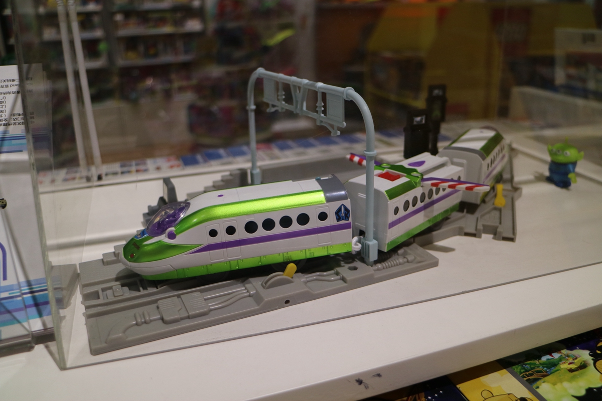 盘点雪天路滑摔倒爆笑场面,自驾游雪地上遇到突发事件