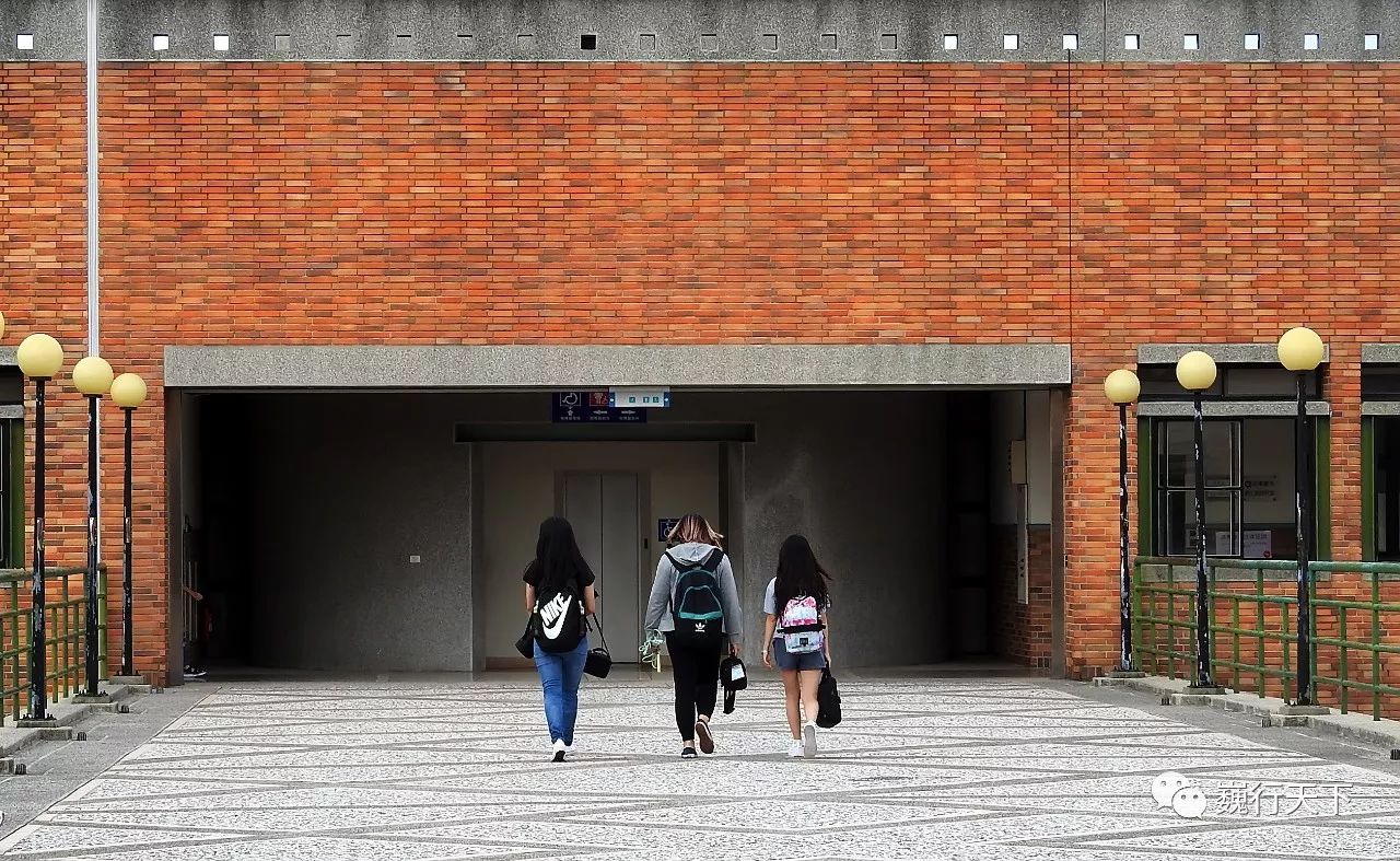 这所大学很特别,来的人都会找到逝去的校园爱情故事