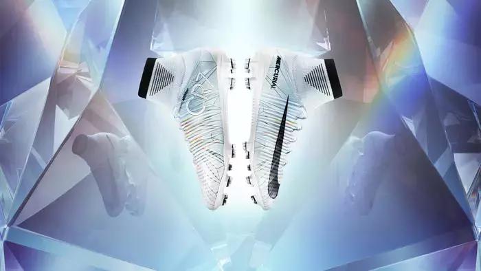 梅西第七座金球c罗反应,c罗打破国家队进球纪录的新球鞋