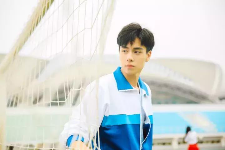 又少一个男神?没关系,你们的新晋男票“小彭于晏”已经上线!