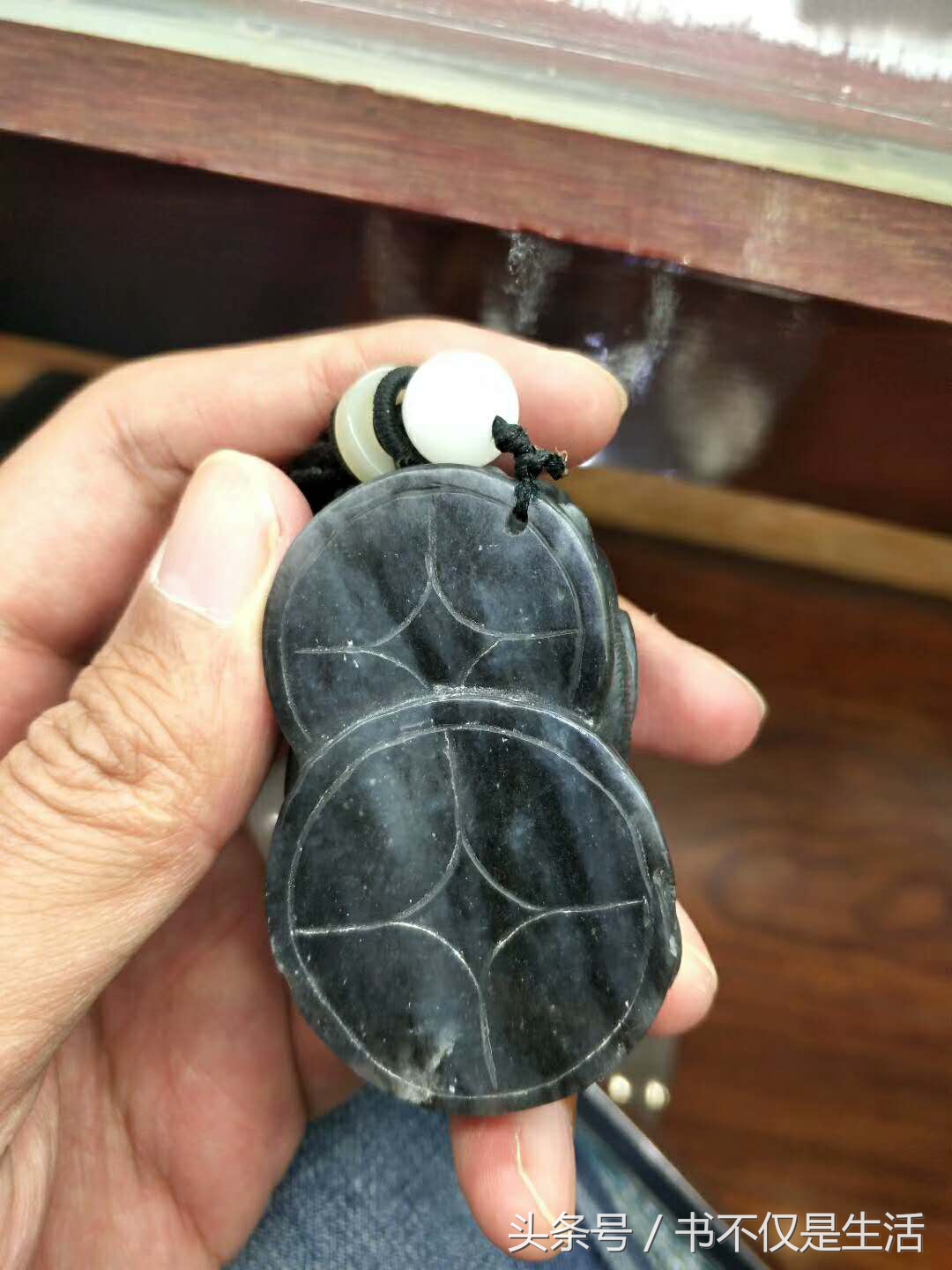 和田玉青花籽料原石摆件市场价格,珍藏级和田玉青花籽料山水画原石