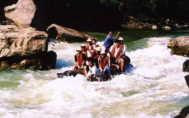 云南河口与越南仅相隔一条河流,云南河口和越南老街差距大吗