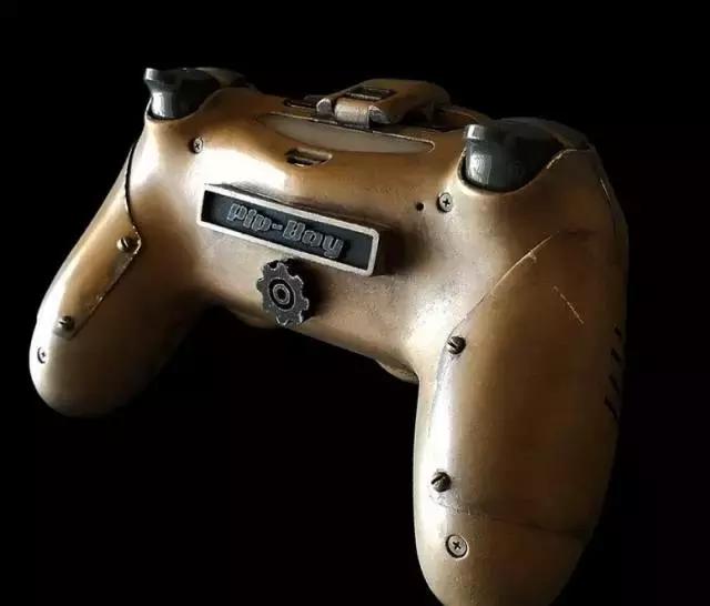 当你在玩游戏时，这些人已经把游戏手柄玩出花来了