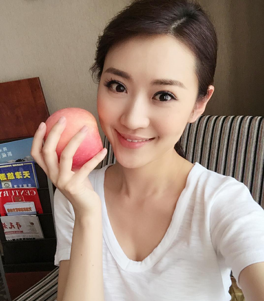 女足球主持,足球女主持谁好看