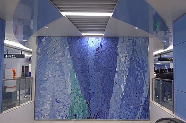 56秒丨探路青岛地铁2号线:李村、石老人站艺术墙抢眼球