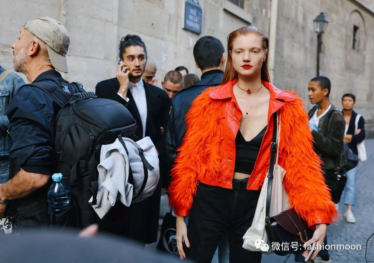 时髦潮女孩冬季穿搭攻略 (圣诞色彩搭配什么衣服)