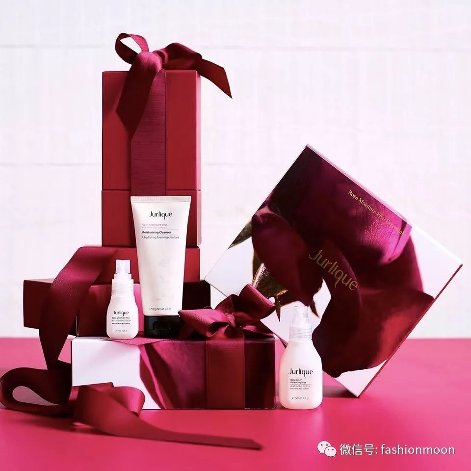 时髦潮女孩冬季穿搭攻略 (圣诞色彩搭配什么衣服)