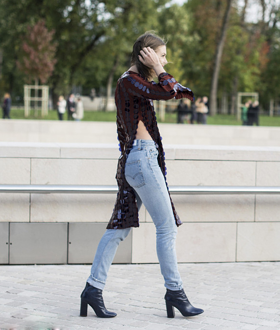 奶茶色短靴和复古蓝牛仔裤搭配吗,直筒牛仔裤搭配马丁短靴