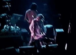 除了4.5亿美金,她吞枪自杀的父亲留下了更宝贵的遗产