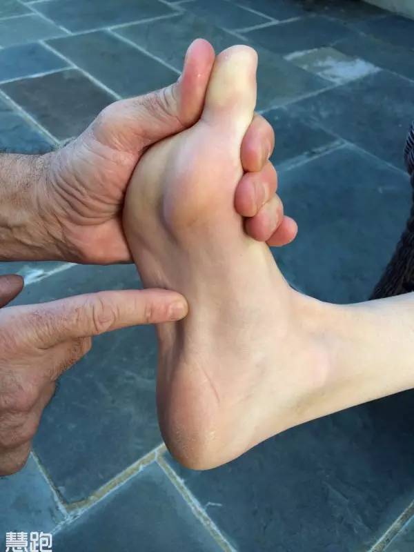 全球治好足跟痛,足底疗法治百病