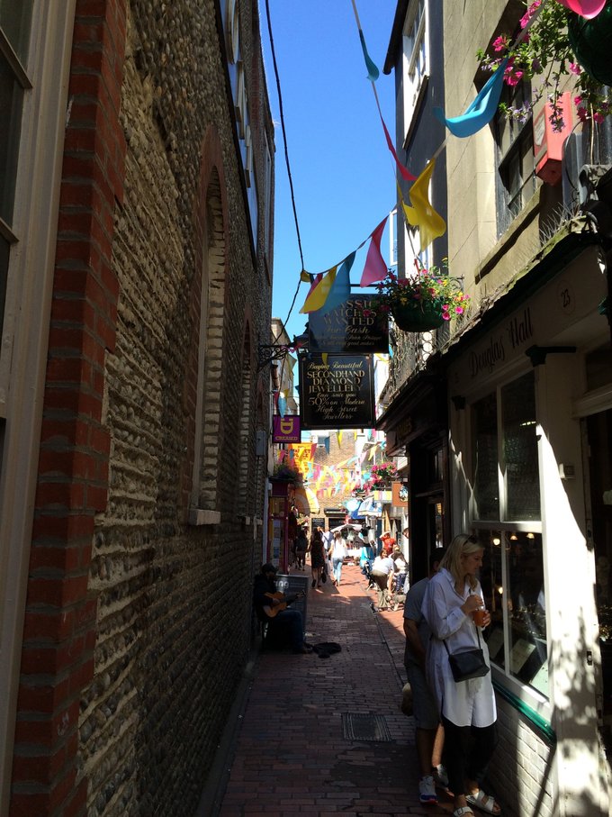 【已完结】英格兰苏格兰18日游记——美景、历史、足球、文化全体验(含挡风玻璃损坏以及车胎被扎处理经过)