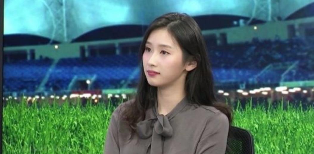 女足球主持,足球女主持人最好看的是哪个