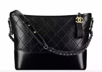 刘雯每月收入多少钱,刘雯收入2018排第几