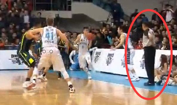 首钢后卫方硕的高光时刻,广东首钢方硕最后一球