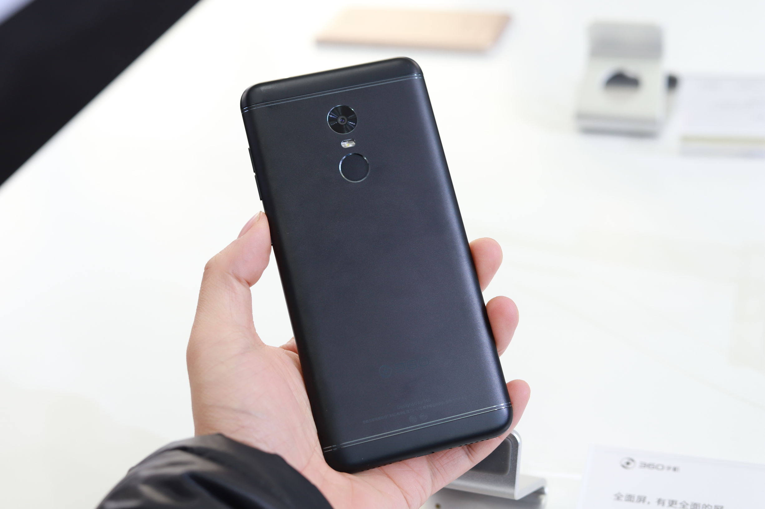 360手机n6lite,360n6和n6lite哪个好