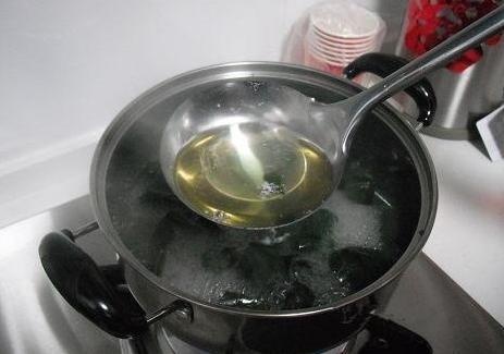 宝宝喉咙有痰，咳嗽太难受睡不着？几片叶子煮碗水，不再复发！