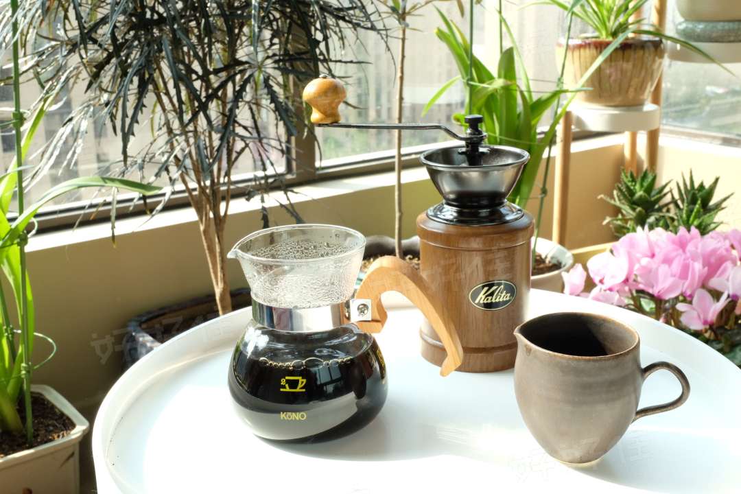 把阳台改造属于自己的小天地,把一平米的小阳台改造成秘密基地