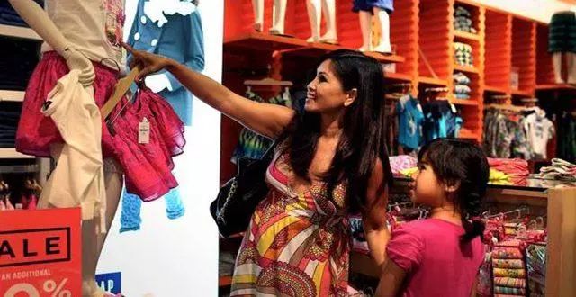 一个美国家庭一个月花销多少,一个美国的家庭