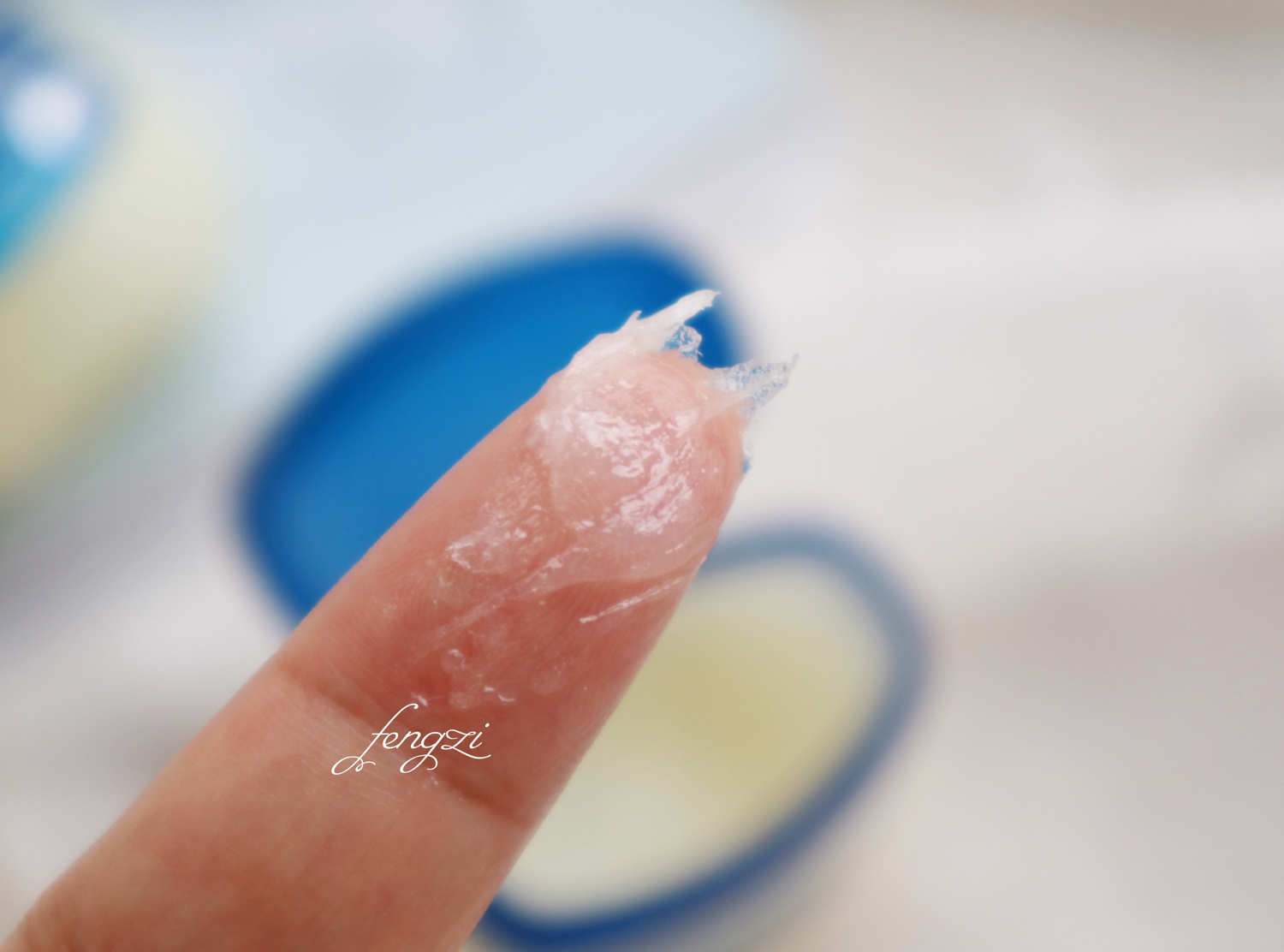 凡士林修护晶冻可以涂嘴唇吗,凡士林经典修护晶冻测评