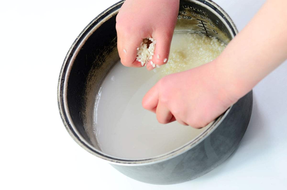 去毛孔黑头小妙招食盐,毛孔粗大黑头多油腻用什么水最好