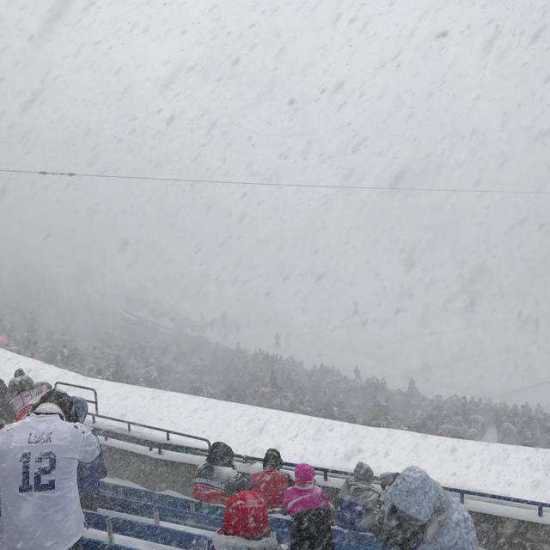 大雪中的足球赛,大雪中的足球比赛视频