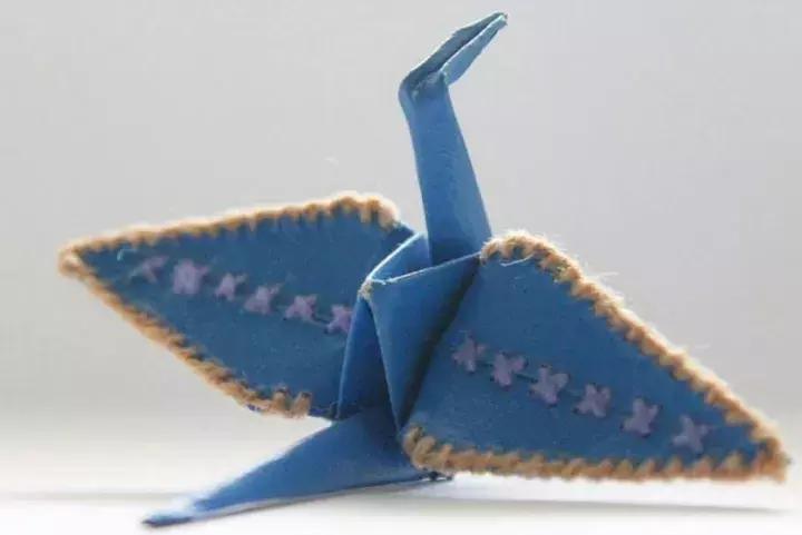 他用3个月时间，折叠了1000只千纸鹤，送给了他最亲爱的姑娘