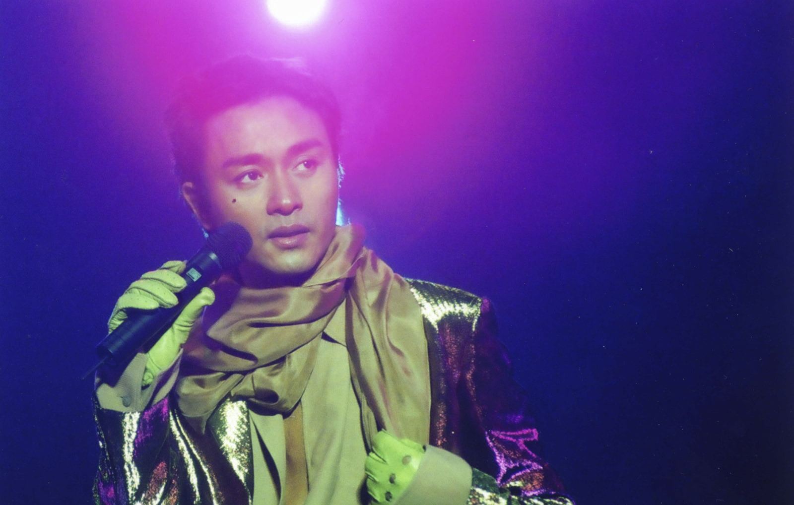 张国荣巅峰时期的唱歌 (张国荣最早是靠唱歌红还是演戏火)