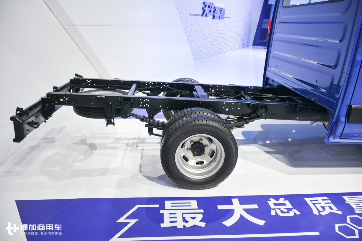 依维柯欧胜双排轻卡最新款,依维柯daily欧胜3座