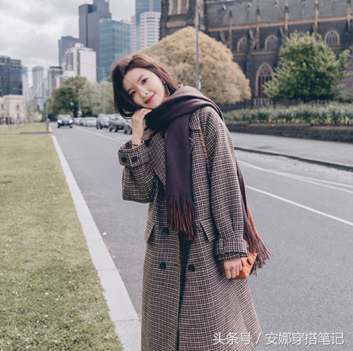 复古腔调千鸟格外套，不论搭配裤子还是裙装都很时尚