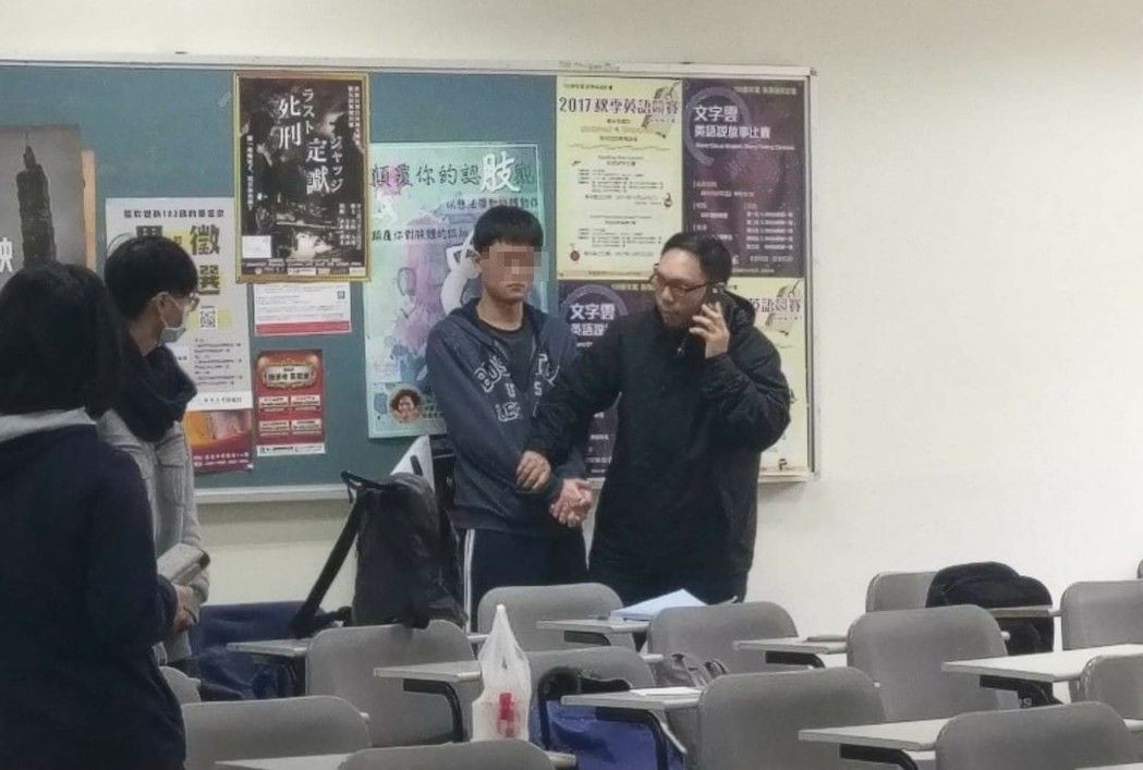 吐槽大会：恐怖学长求爱遭拒砍人小学生作文写“我的变态爸比”