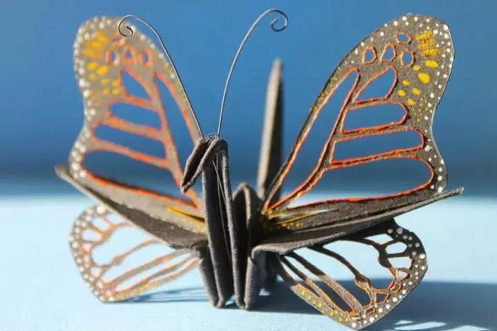 他用3个月时间，折叠了1000只千纸鹤，送给了他最亲爱的姑娘