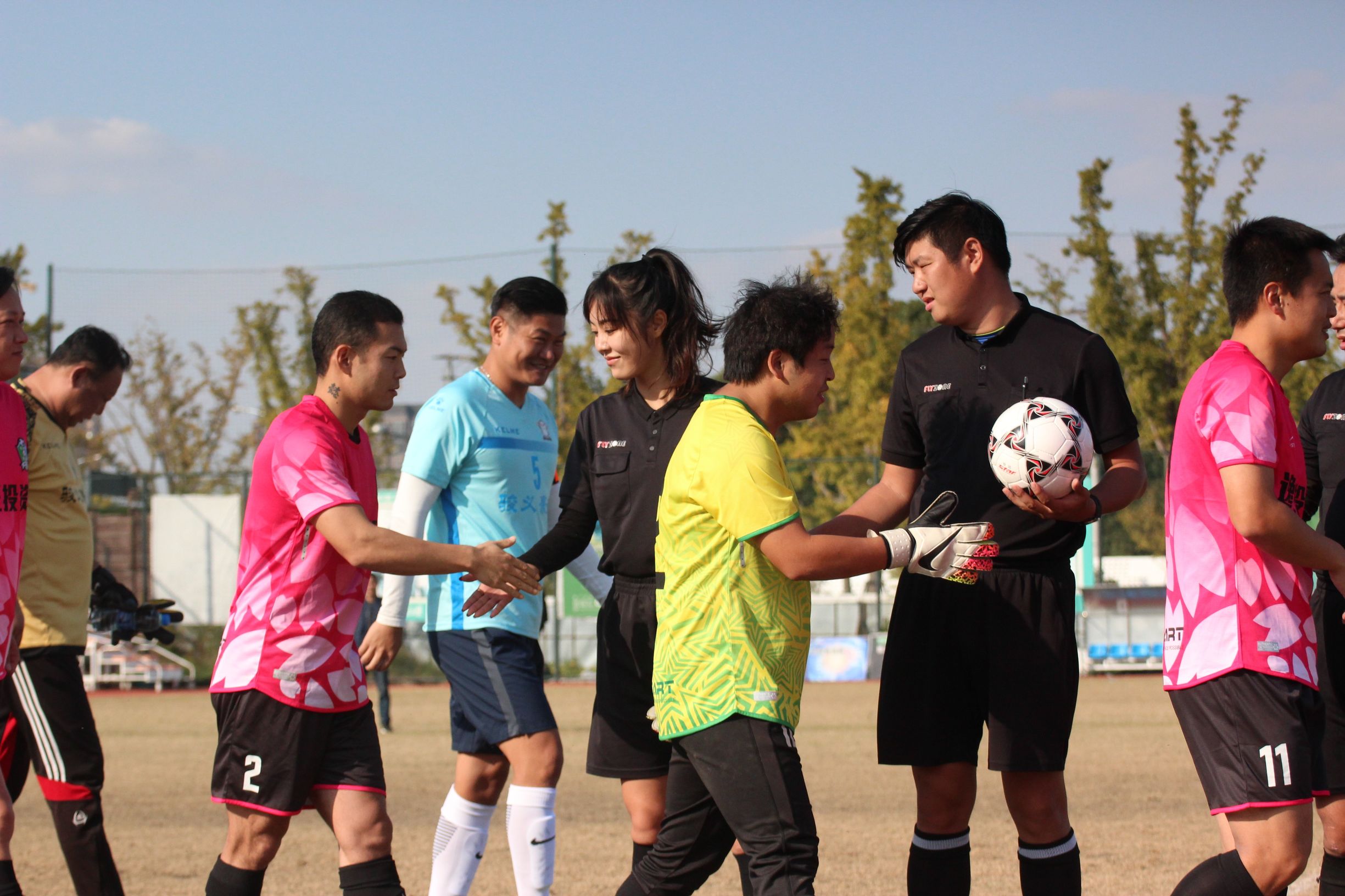 踢球是一种态度,踢球是唯一的出路