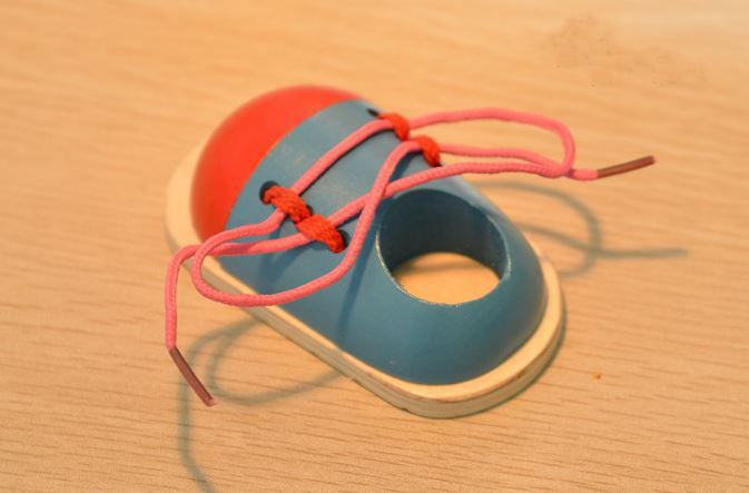 教孩子系鞋带慢动作,教会孩子系鞋带的感受