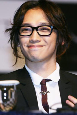 街访中国女生更愿意嫁哪国男生,你觉得中国女人怎么样