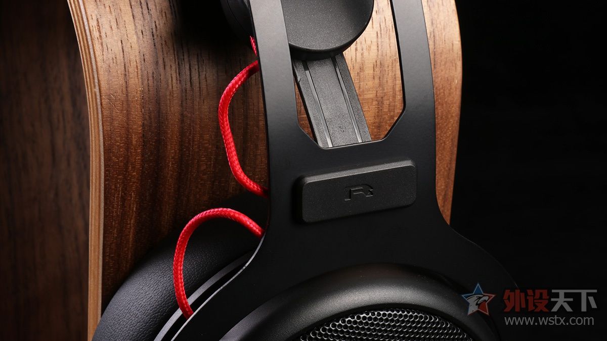 暗影精灵800耳机有几种样子,惠普暗影精灵系列性价比