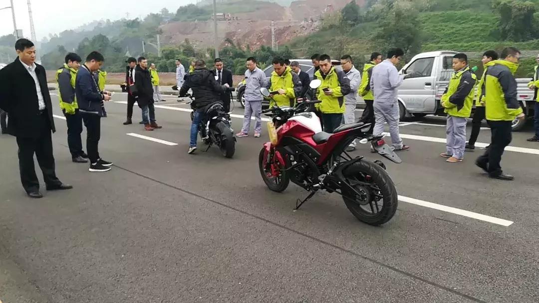 新感觉双缸250街车,新感觉双缸250新版官网