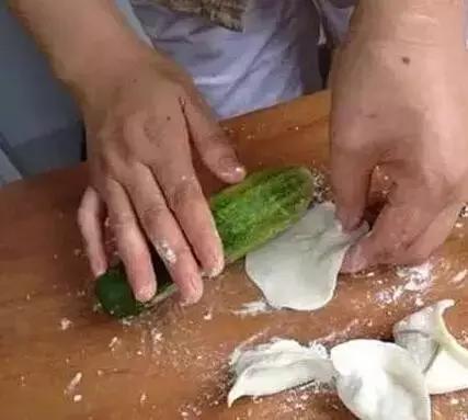 真人版吃鸡是真的秀啊,还有人玩真人版的吃鸡吗