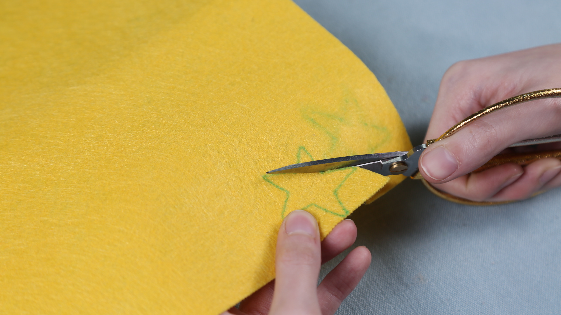 圣诞树用纸做简单又好看,圣诞树贴纸手工制作不织布