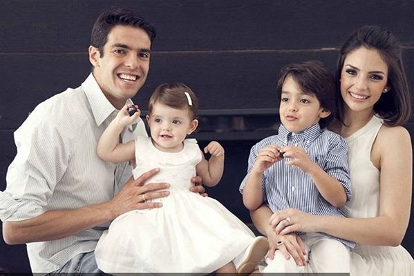 他曾是让梅西跪倒的天选之子但后期伤病缠身只能说再见!