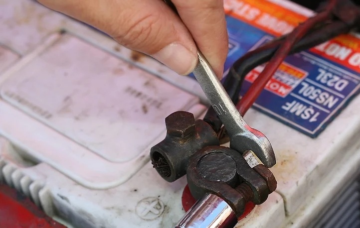 汽车蓄电池寿命一般多久更换,上门更换汽车蓄电池