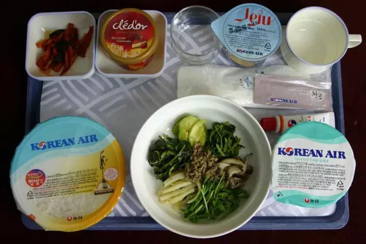 最新评选全球航空公司Top10,经济舱也能坐出头等舱的感觉!