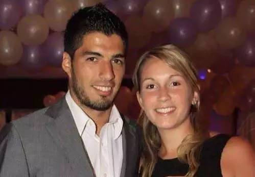 足球往事,足坛往事苏亚雷斯爱情故事